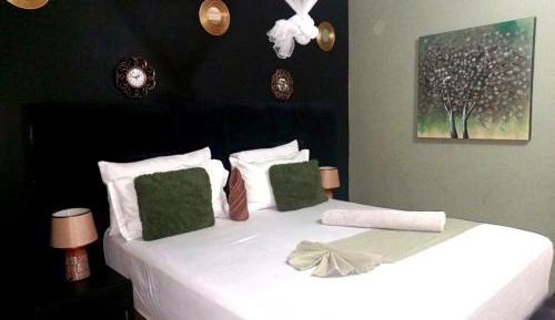 Deluxe Queen Room