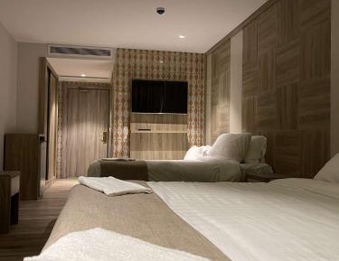 Deluxe Double Room with Side Sea View