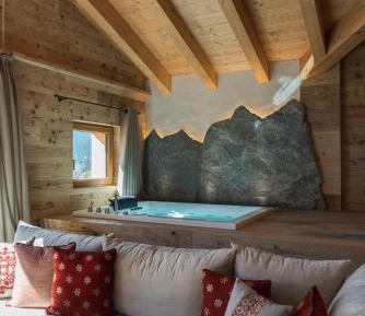 Deluxe Suite with Spa Bath
