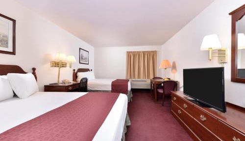 Queen Room with Two Queen Beds - Non-Smoking