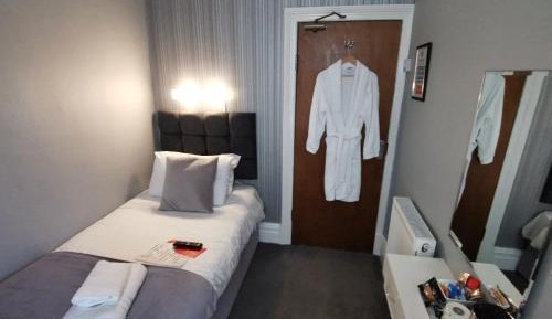 Single Room with Private External Bathroom