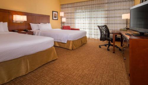 Queen Room with Two Queen Beds - Hearing Accessible