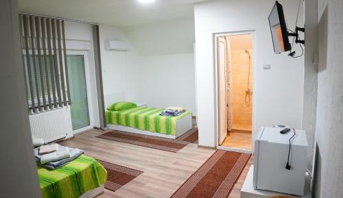Triple Room with Private Bathroom