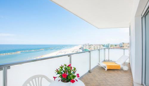 Deluxe Double Room with Balcony and Sea View