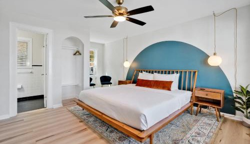 Deluxe King Room