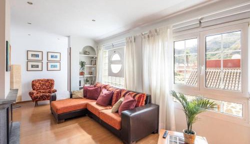 Apartment with Mountain View