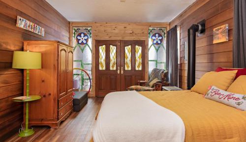 Double or Twin Room with Mountain View
