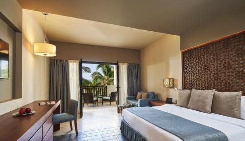 Deluxe Room King Bed With Aqua Park Entrance