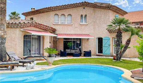 Three-Bedroom Holiday Home 