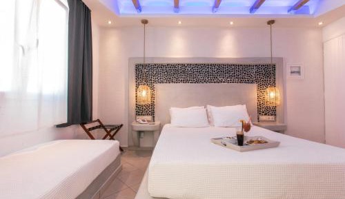 Deluxe Triple Room with Sea View