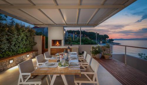 Villa - Beach Front