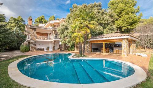 Six-Bedroom Holiday Home