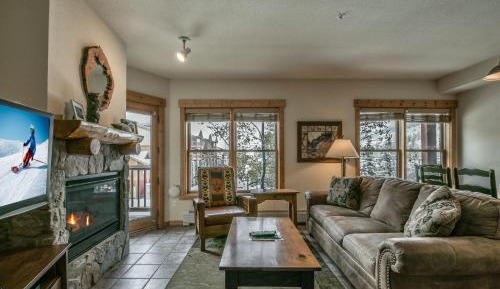 One-Bedroom Apartment with Balcony