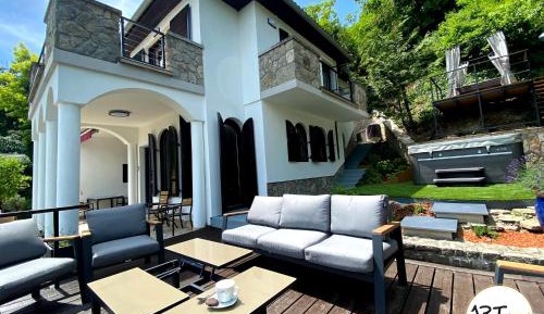 Deluxe Villa