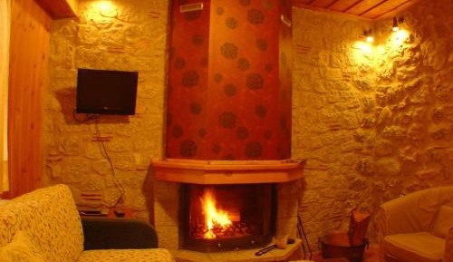 Studio with Fireplace (2 - 3 Adults)