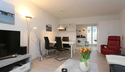 One-Bedroom Apartment with Balcony