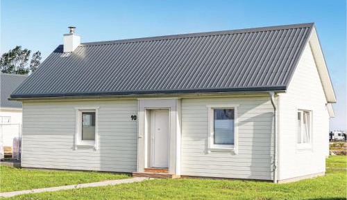 One-Bedroom Holiday Home