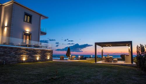 Villa - Beach Front