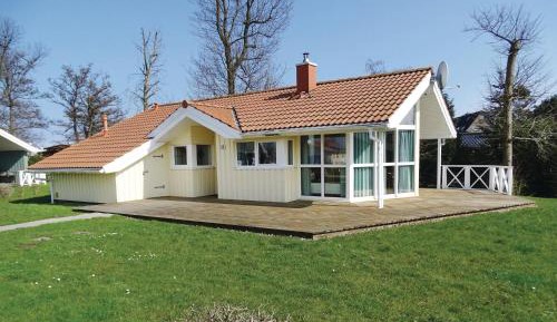 Three-Bedroom Holiday Home 