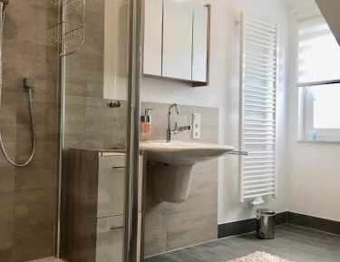 Apartment with Shower