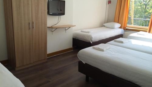 Family Room with Private Bathroom (5 Adults)