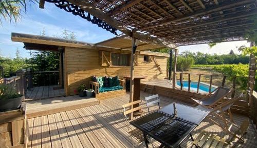 Deluxe Bungalow with Garden View