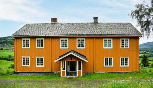 Ten-Bedroom Holiday Home