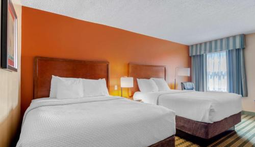 Queen Room with Two Queen Beds and Bath Tub - Disability Access/Non-Smoking