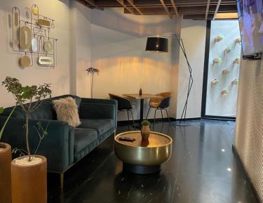 Deluxe Queen Suite