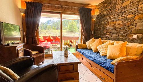 Apartment with Mountain View