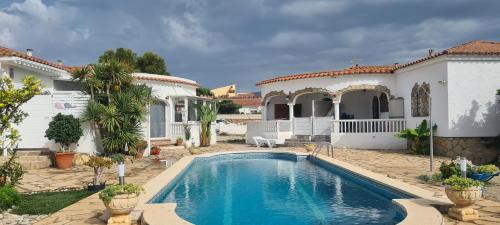 Two-Bedroom Holidays