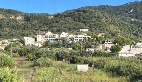 Apartment with Mountain View
