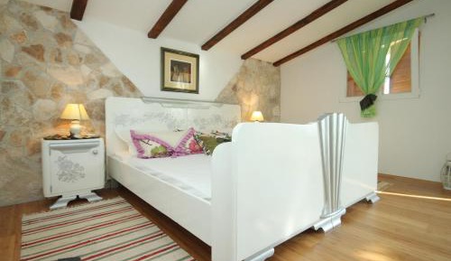One-Bedroom Apartment with Balcony and Sea View
