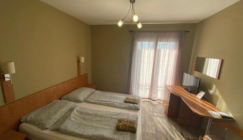 Standard Queen Room