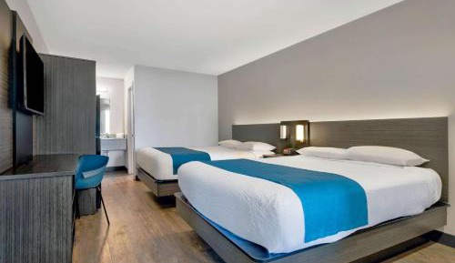 Queen Room with Two Queen Beds - Non-Smoking