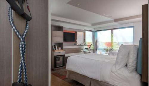 Standard Double Room with Two Double Beds and Accessible Tub - Mobility Access