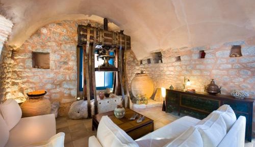 Traditional Studio (4 Adults)