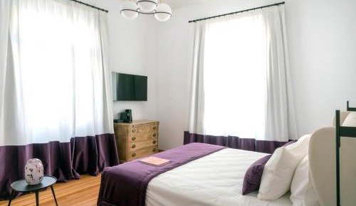 Signature Suite with Outdoor Hot Tub and Lycabettus View