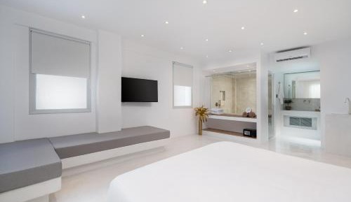 Suite with Sea View, Private Heated Pool & Steam Room