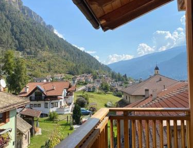 Apartment with Mountain View