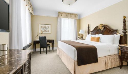 Deluxe King Room