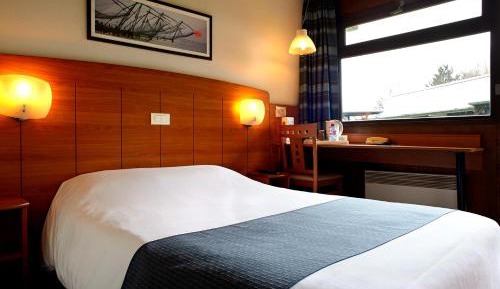 Triple Room (1 Double Bed + 1 Single Bed)