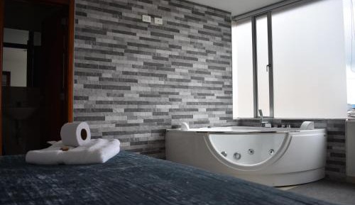 Deluxe Suite with Spa Bath