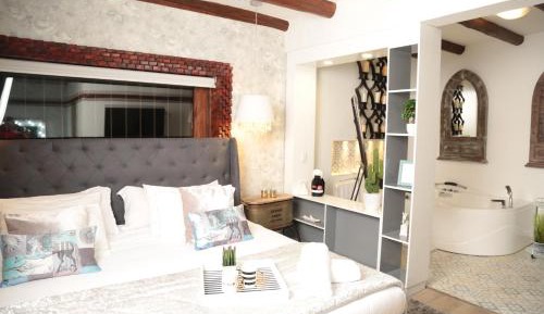 Deluxe Suite with Spa Bath