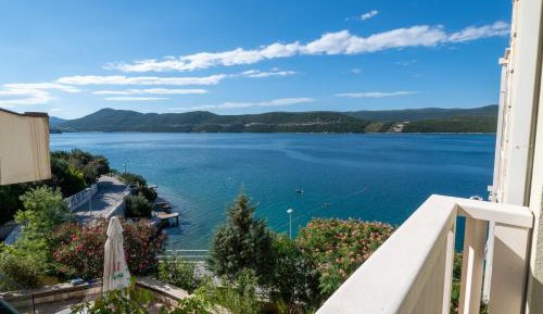 Double or Twin Room with Side Sea View