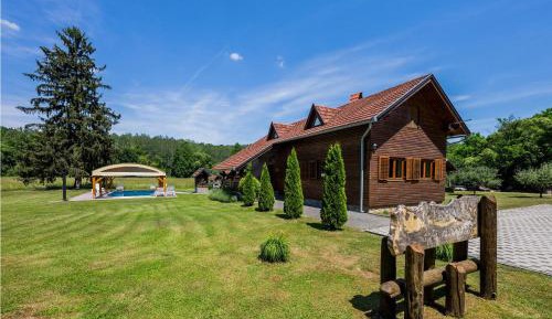 Three-Bedroom Holiday Home 