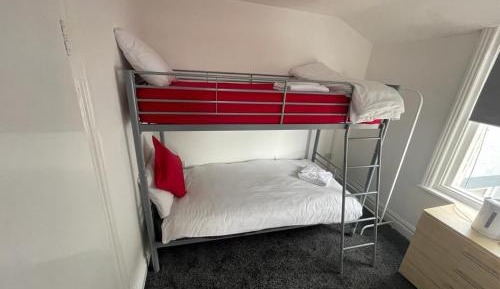 Quadruple Room with Private Bathroom
