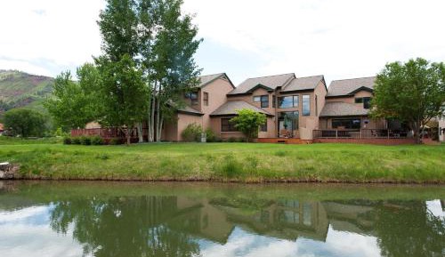 Three-Bedroom Holiday Home 