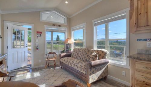 One-Bedroom Holiday Home