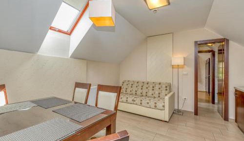 Apartment with Mountain View